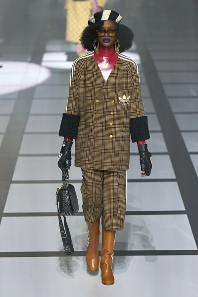 Look 50